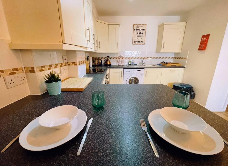 - 1 Bed - Pembroke Court Бристоль